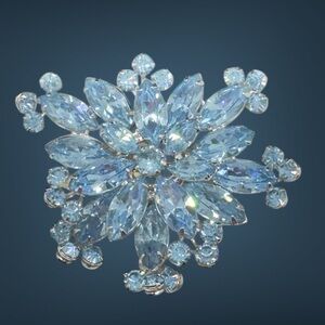 Vintage Hallmarked Weiss Topaz Blue Rhinestone Brooch